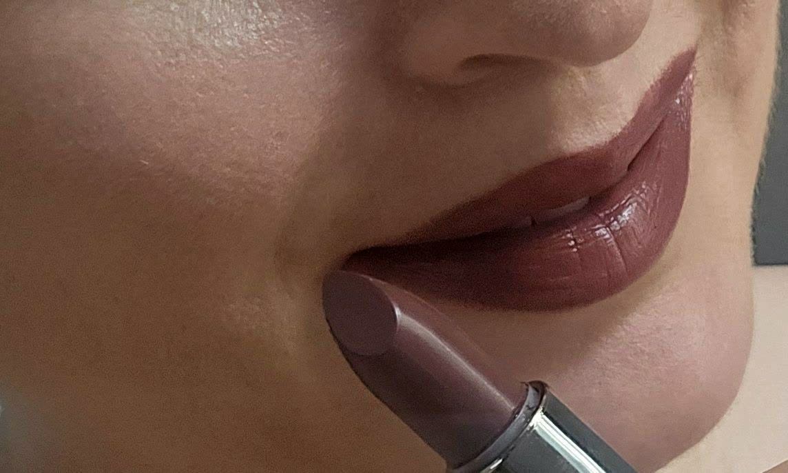رژ لب بادمجانی کد 106b